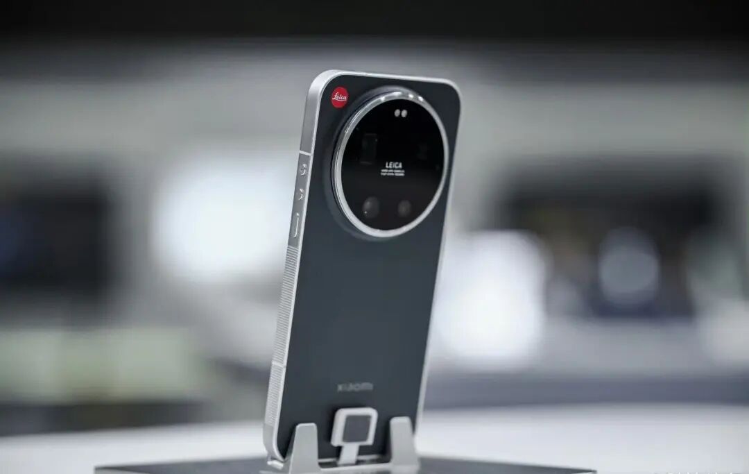 中国科技炸场欧洲！手机跳舞、变身单反、眼镜读唇语...还有国产超跑惊呆老外，夯爆了！图16