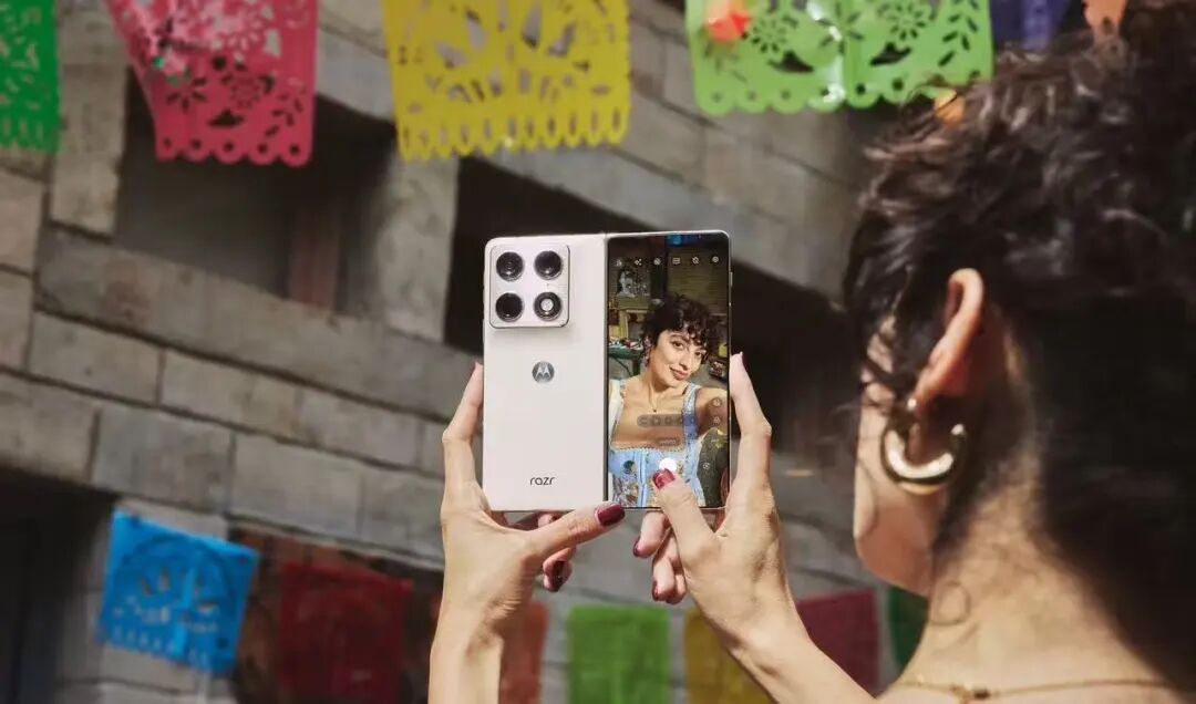 中国科技炸场欧洲！手机跳舞、变身单反、眼镜读唇语...还有国产超跑惊呆老外，夯爆了！图34