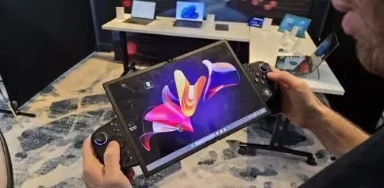 中国科技炸场欧洲！手机跳舞、变身单反、眼镜读唇语...还有国产超跑惊呆老外，夯爆了！图36