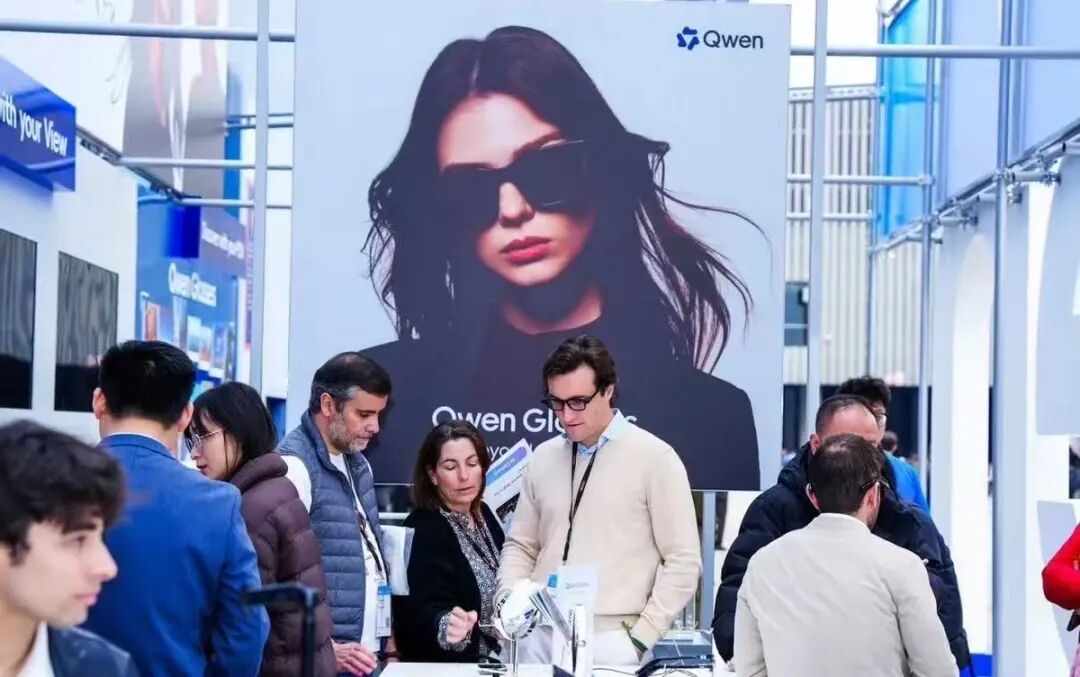 中国科技炸场欧洲！手机跳舞、变身单反、眼镜读唇语...还有国产超跑惊呆老外，夯爆了！图40