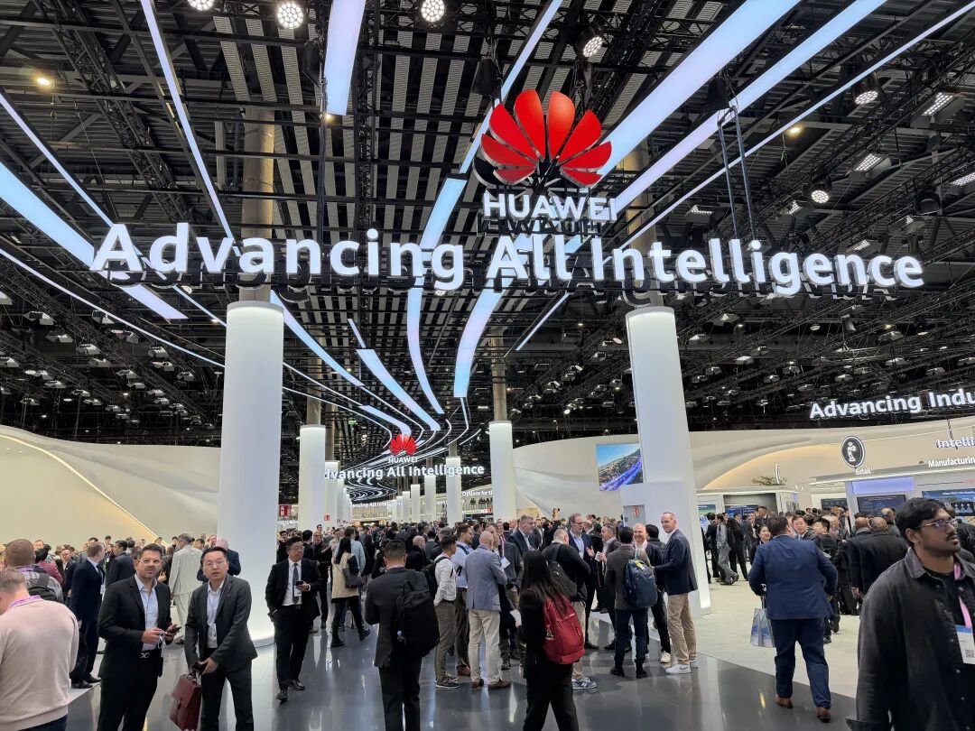 中国科技炸场欧洲！手机跳舞、变身单反、眼镜读唇语...还有国产超跑惊呆老外，夯爆了！图45