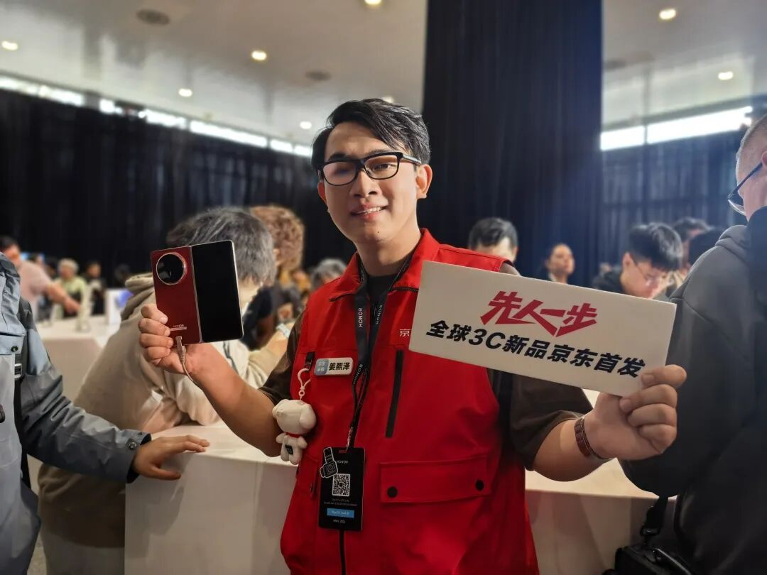 中国科技炸场欧洲！手机跳舞、变身单反、眼镜读唇语...还有国产超跑惊呆老外，夯爆了！图50