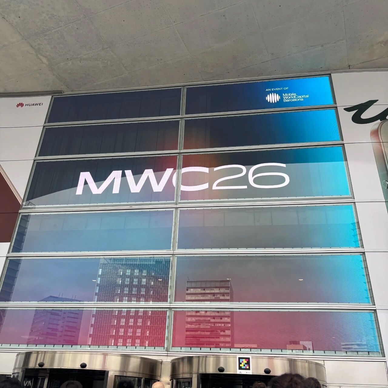 MWC 2026观察：AI无处不在，终端形态“卷疯了”