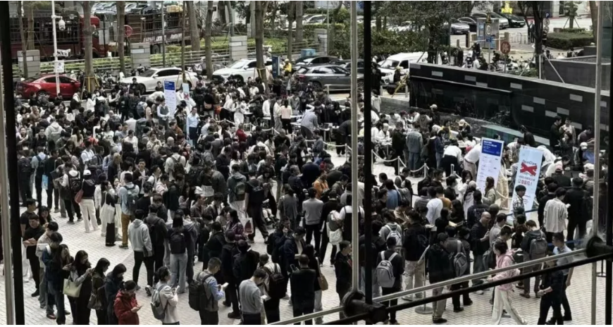 鹅厂门口免费装龙虾，几百人排爆了！一代人有一代人的鸡蛋要领图5