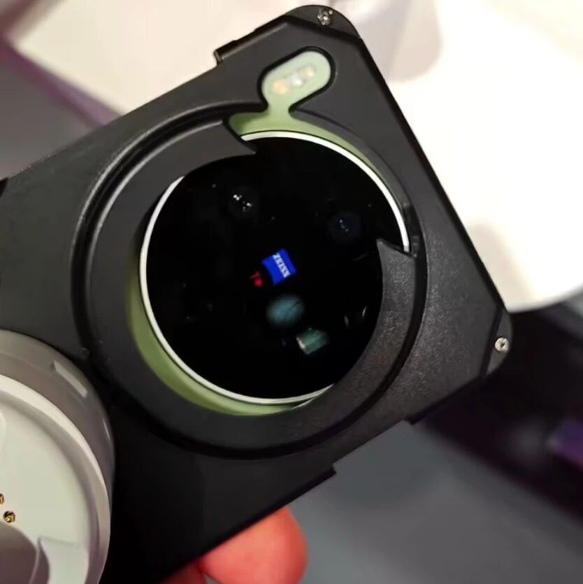 vivo X300 Max真机曝光，圆形后摄方案