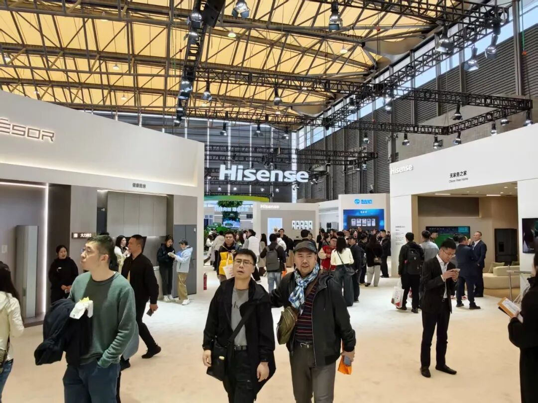 暴走两万步逛遍中国版CES！AI养龙虾、人形机器人火爆，追觅手机上手图14