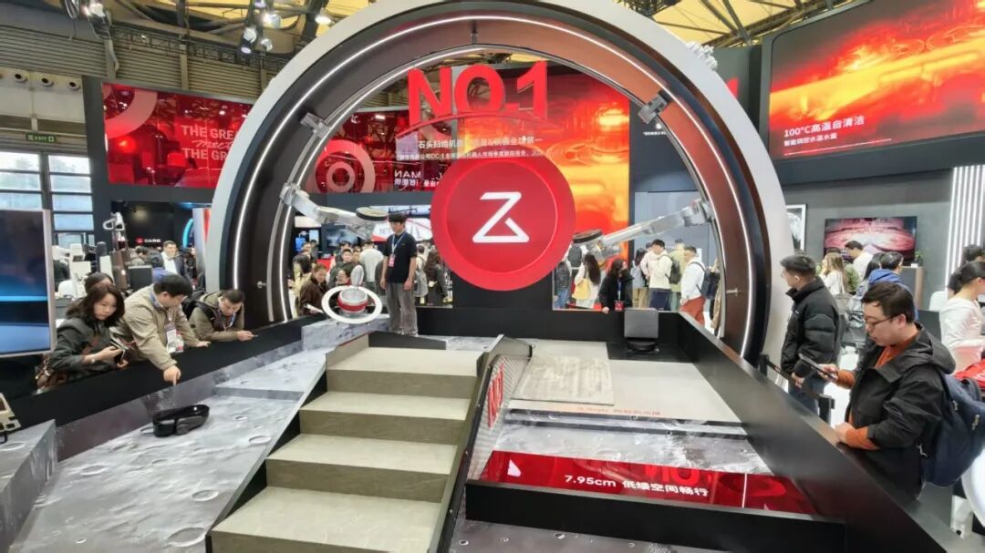 暴走两万步逛遍中国版CES！AI养龙虾、人形机器人火爆，追觅手机上手图35