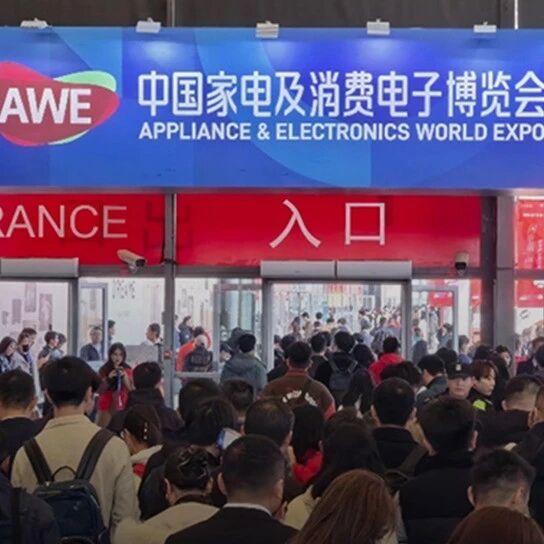 暴走两万步逛遍中国版CES！AI养龙虾、人形机器人火爆，追觅手机上手