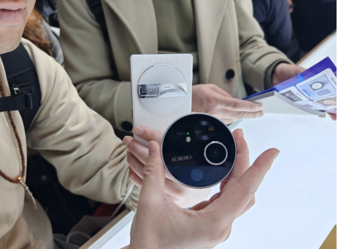 超10万元！追觅发布国产最贵手机图4