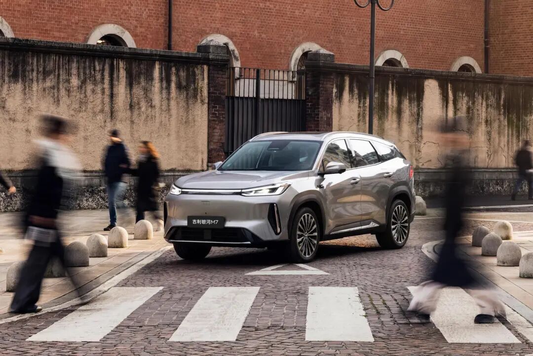 续航超1700km,吉利银河M7携神盾金砖首秀,81km/h麋鹿定调驾控新高度图12