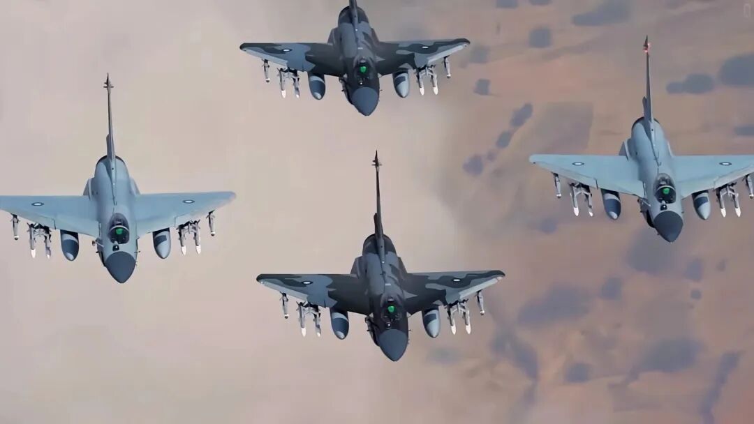 巴阿冲突：红旗-16点杀无人机，枭龙远程精准突击，中式装备打得太猛了！图2