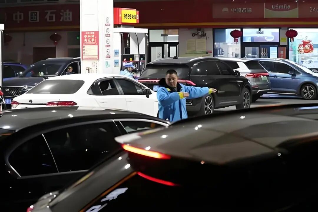 油车车主终于承认羡慕电车车主了图2