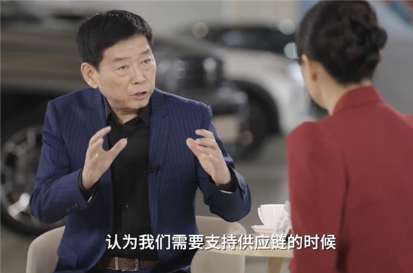 为何停售初代小米SU7？雷军：不想背刺老车主；AI大厂月薪3w疯抢文科生！网友：拯救了文科就业率；周鸿祎：将启动360安全龙虾全国巡装计划图11