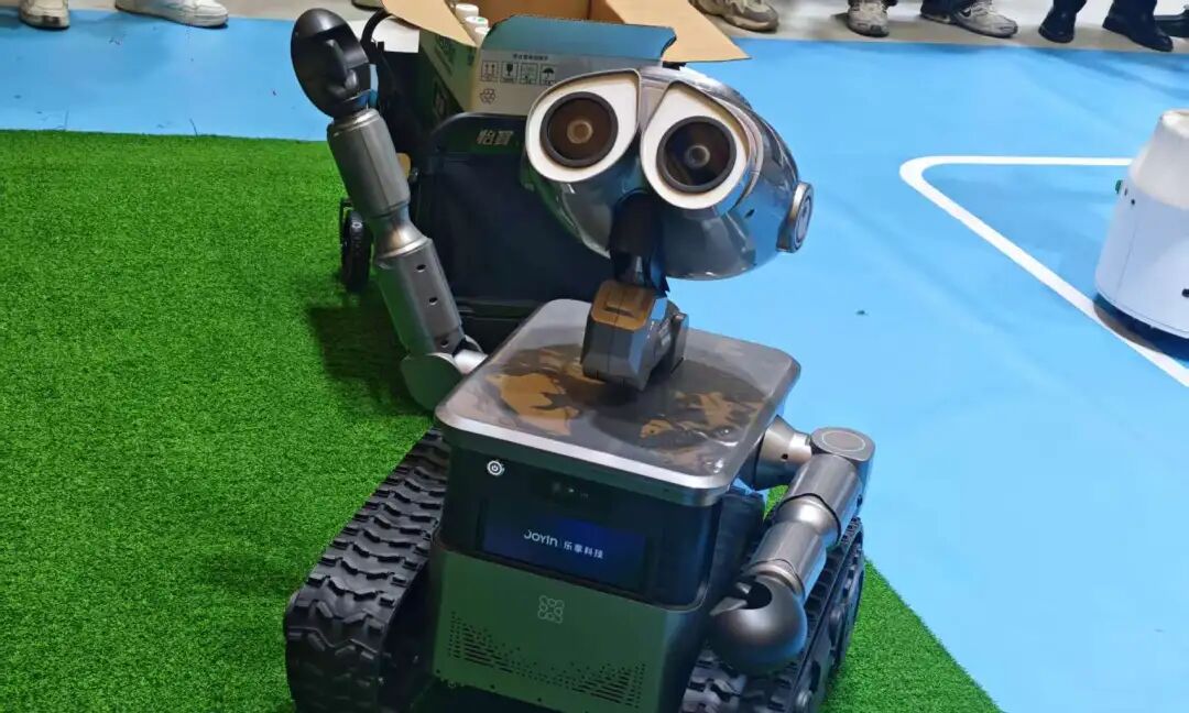 雪宝来了!老黄、迪士尼齐发力,具身智能等来了「杀手级应用」?图13