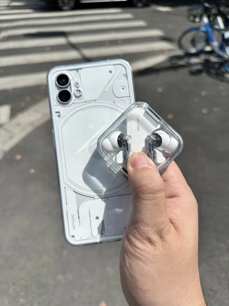 Nothing Phone (1) 图源:不客观实验室 Nothing 穿上了西装,但还差条领带图3