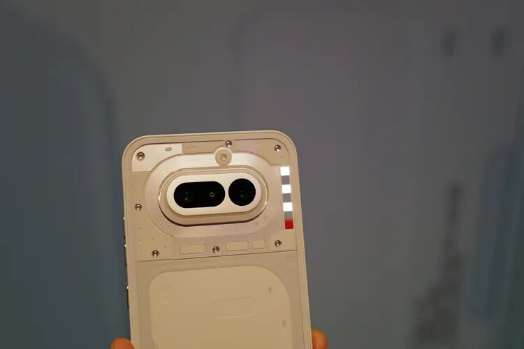 图源:不客观实验室 Nothing 穿上了西装,但还差条领带图12