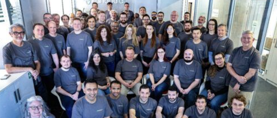 孙正义，投了AI芯片互连创企图2