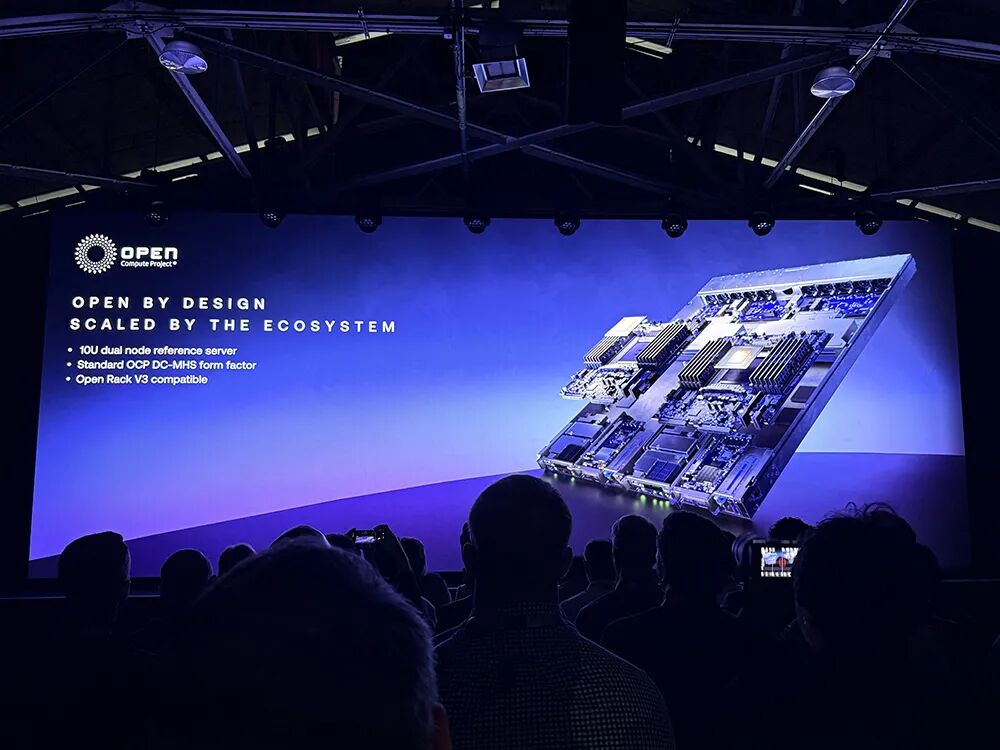 Arm玩大了！推首个自研CPU，3nm、136核、双Chiplet，黄仁勋发言图22