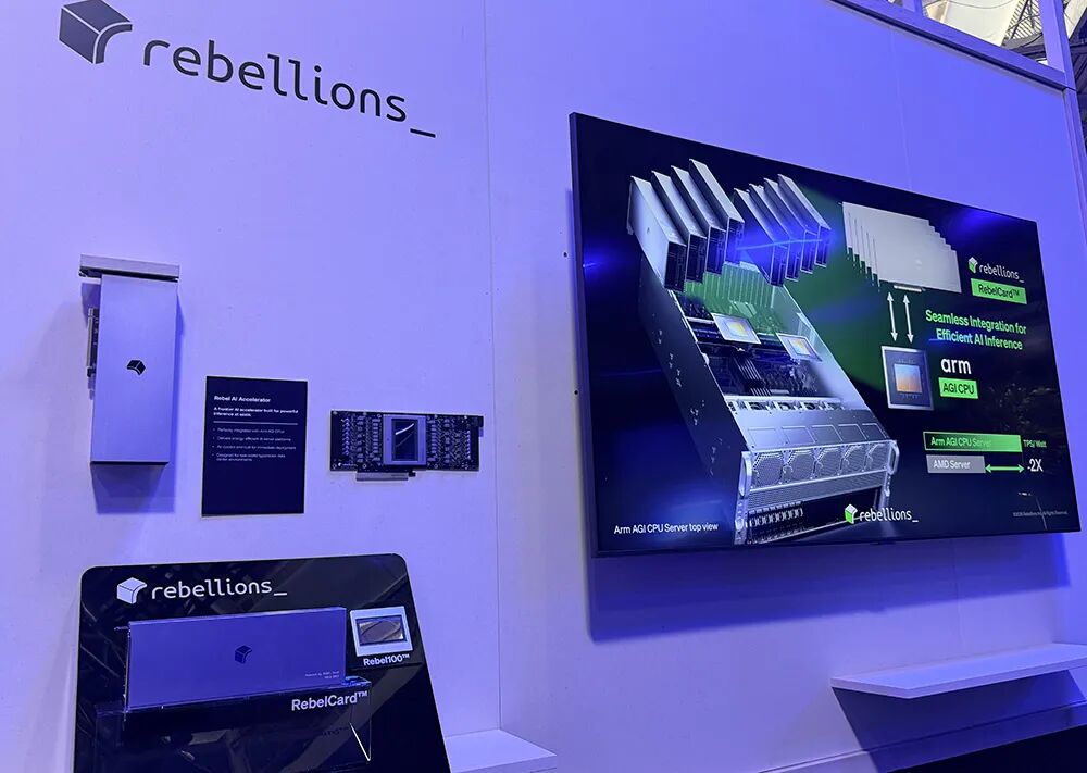 Arm玩大了！推首个自研CPU，3nm、136核、双Chiplet，黄仁勋发言图27