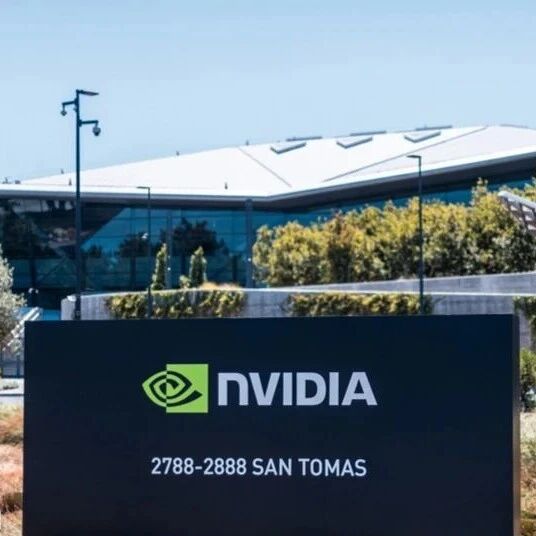 联手多家电力巨头，英伟达新一代AI工厂年底落地