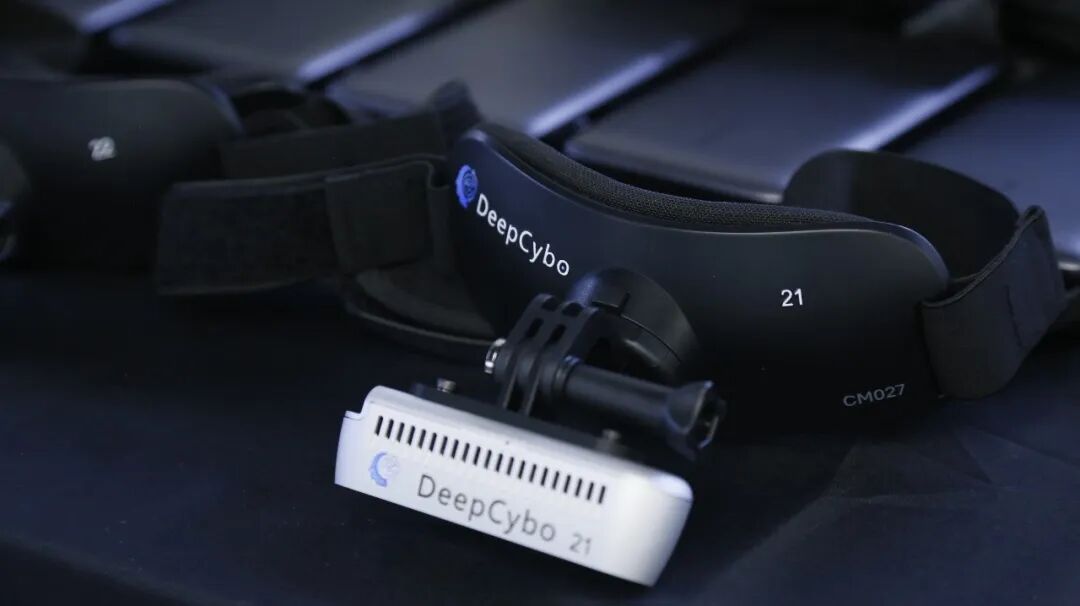 深度机智和他们的另一条路：用人类第一视角数据训练基座模型｜甲子光年图9