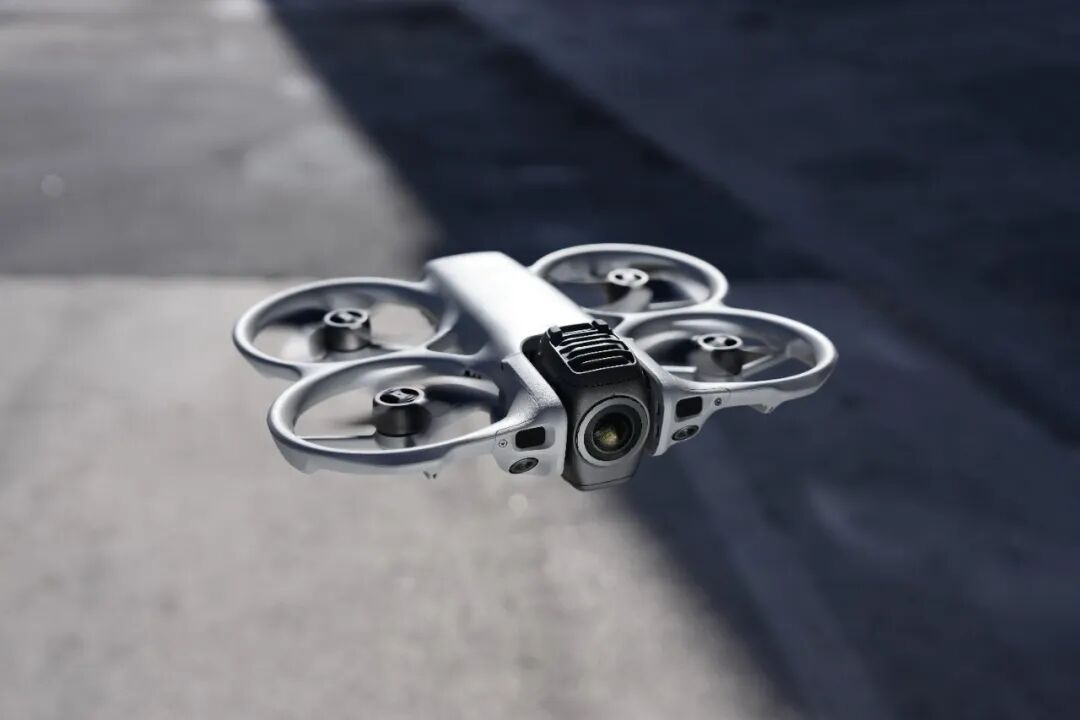 大疆正式发布首款全景无人机DJI Avata 360：8K画质、O4+全高清图传，售价2788元起图2