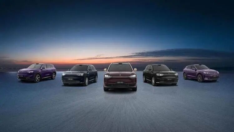 苹果国行AI深夜上线/华为Mate 90屏幕规格曝光/赛力斯营收创新高图14