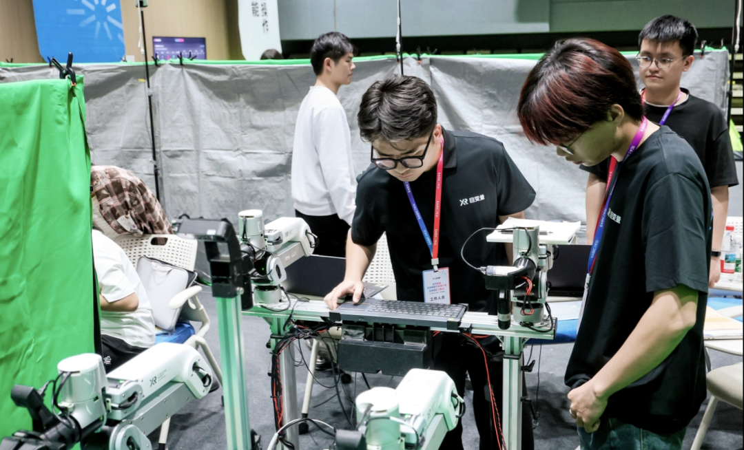 机器人线下真机对线打PK！这届黑客松可太会玩了图2