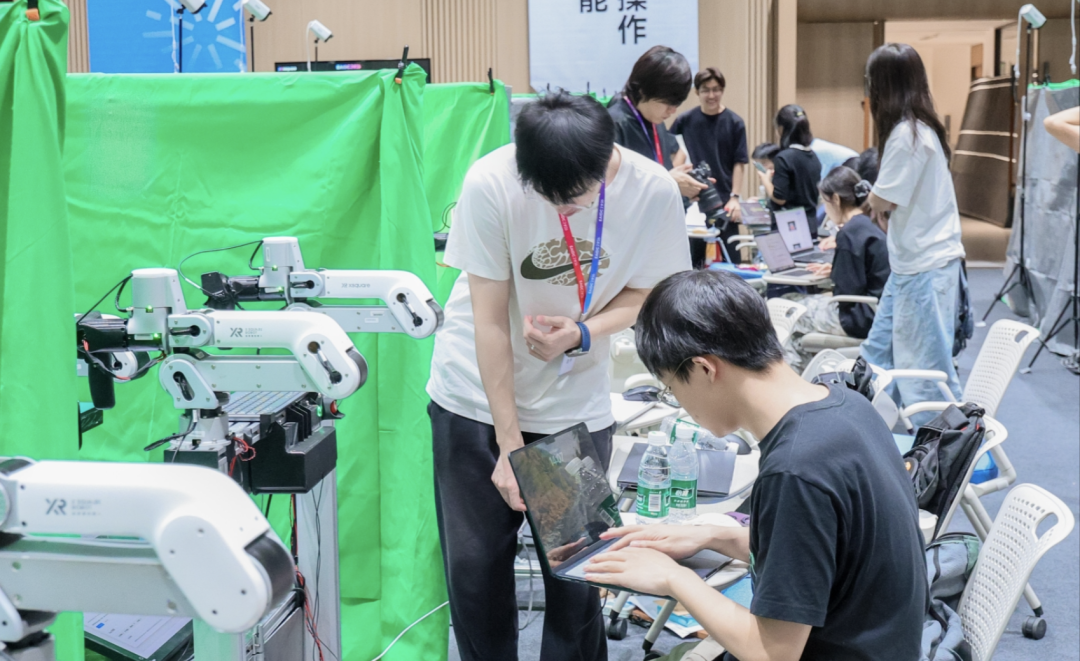 我在现场看到了最真实的具身开发者生态，EAIDC做的不只是benchmark图7