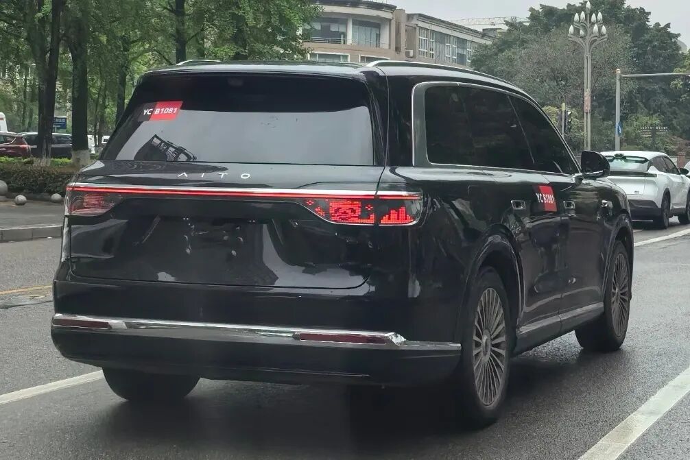 曝苹果首款折叠屏手机iPhone Fold在试产;微信官方回应“支付有优惠”小程序关停;iPhone 18 Pro或推灰银深红三色;问界新M9实车上路...图3