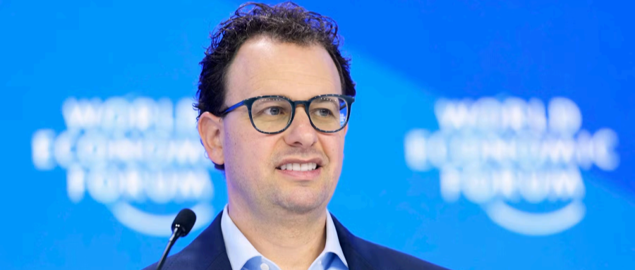 飙至300亿美元！Anthropic年化收入首超OpenAI，官宣AI芯片大单图2