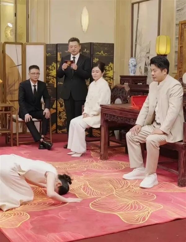 三星中国将大调整：只保留手机和存储部门，其余全撤；携程集团启动无理由事假管理实验：员工可无理由请假；美国AI三巨头封杀中国模型蒸馏图6