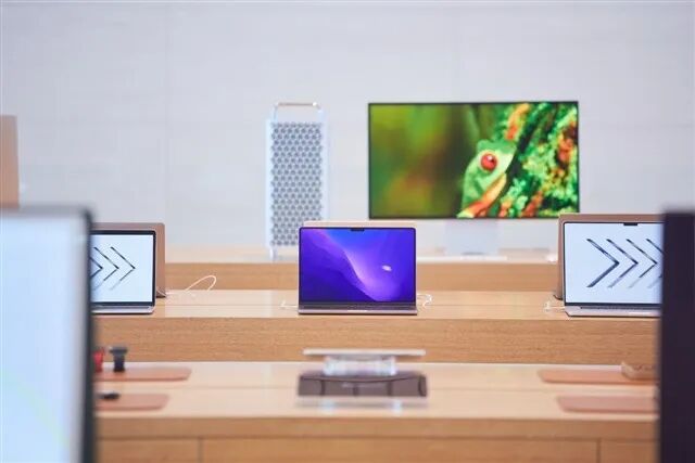 携程宣布试行「无理由事假」/Claude Mythos突然上线,官方:太危险不适合普通人/《生化危机》女主造出最强AI记忆系统图6