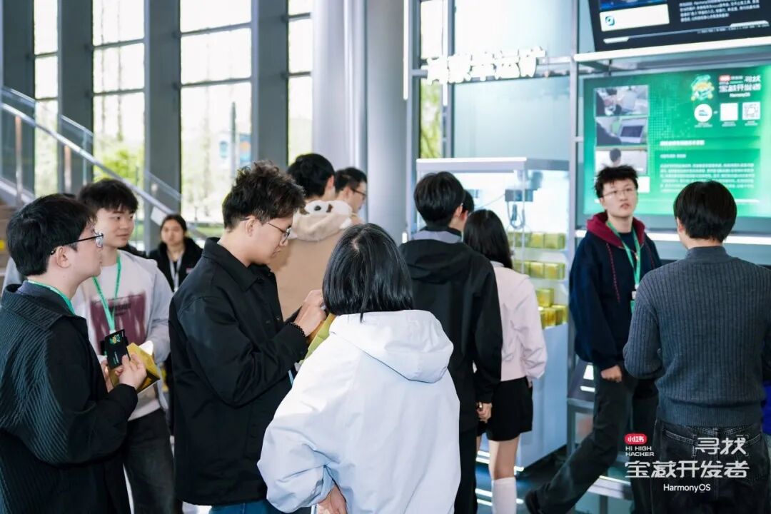 在黑客松上，开发者们下注鸿蒙图3
