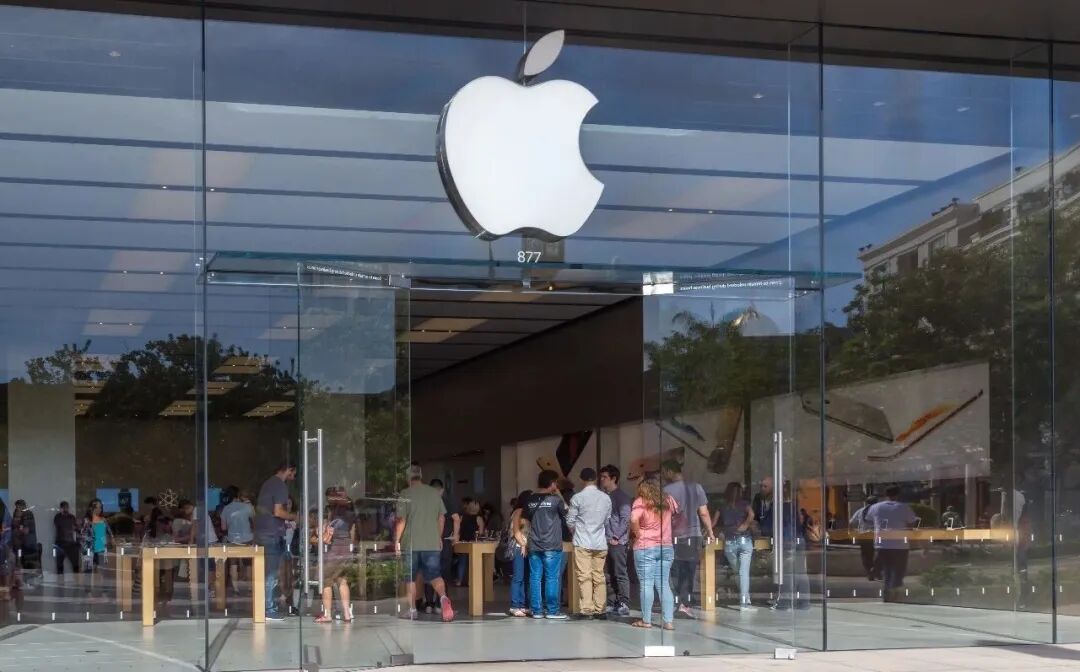 4月20日华为AI眼镜抢先亮相，苹果或于年底跟进，AI可穿戴赛道持续升温图2