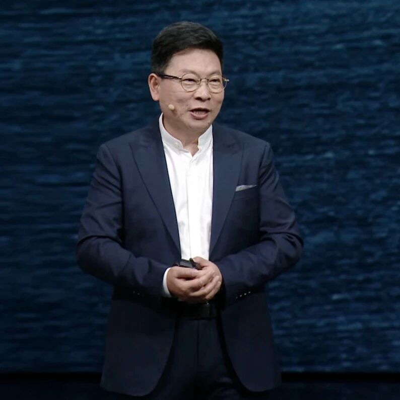 华为余承东：新 M9 友商永远追不上；谷歌曝光智能体专项 AI 芯片；兵乓机器人击败人类顶级选手｜极客早知道