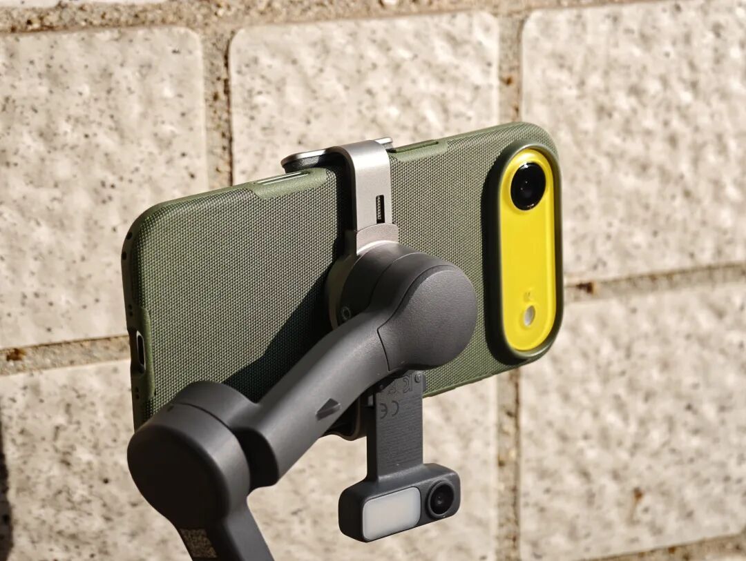 大疆Osmo Mobile 8P评测：AI跟拍稳若磐石，手机秒变Pocket 4图2