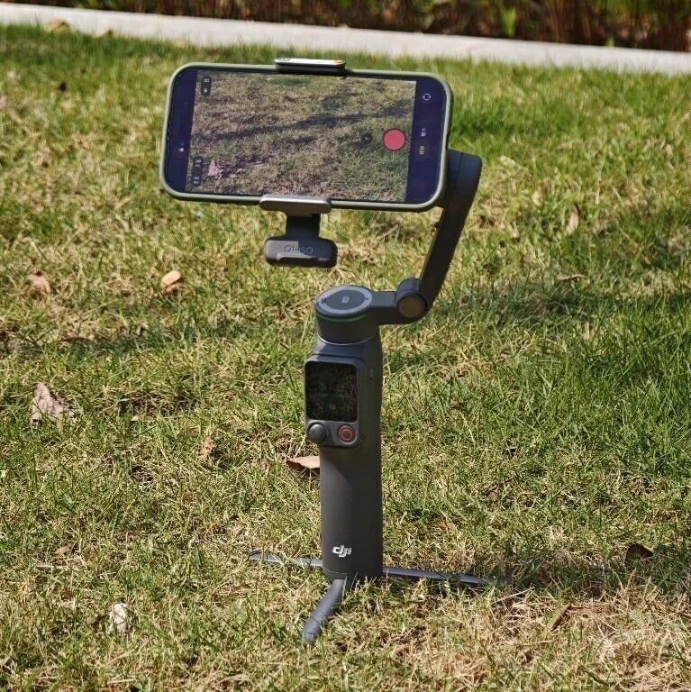大疆Osmo Mobile 8P评测：AI跟拍稳若磐石，手机秒变Pocket 4