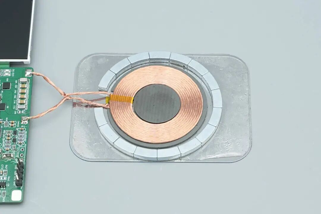 智融科技单电芯30W超薄Qi2.2新国标移动电源无线充方案解析图4