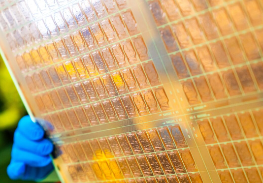 高端PCB价格暴涨40%！玻璃基板窗口开启图2
