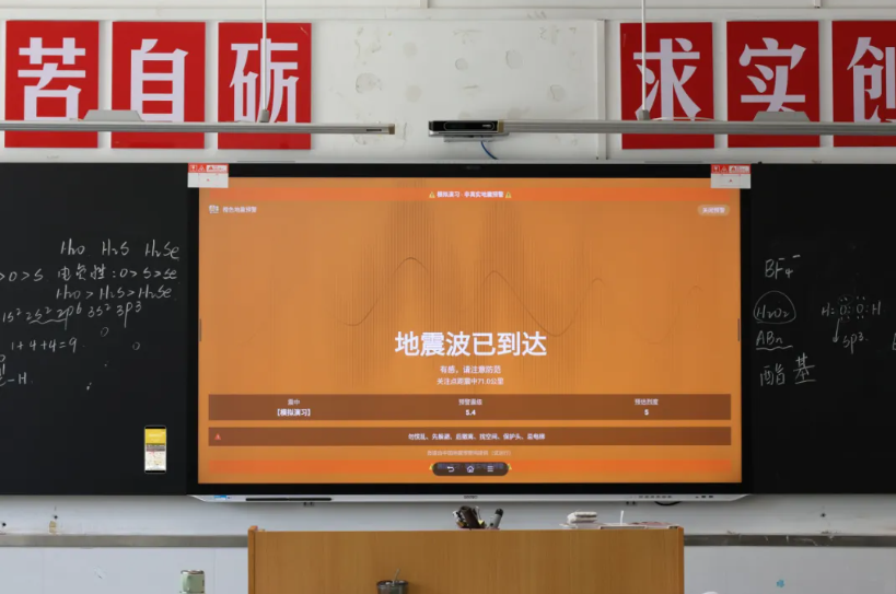 腾讯收购喜马拉雅获附条件批准；宇树发布全球首款载人机甲；微信永不开发已读与访客功能；DeepSeek灰度聊天记录搜索；谷歌预览安卓17...图7