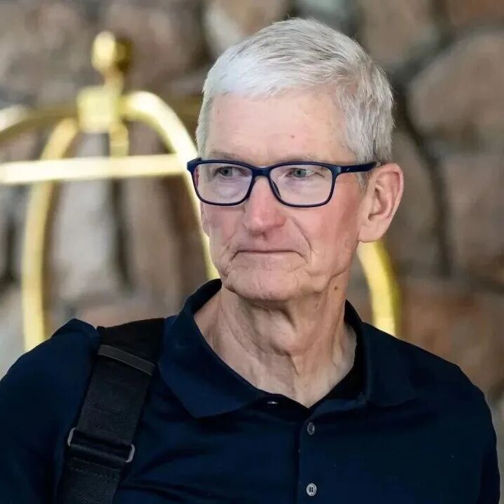 曝苹果眼镜2027年推出/胡彦斌vibe的App上线/算力用电年均新增或超1000亿度