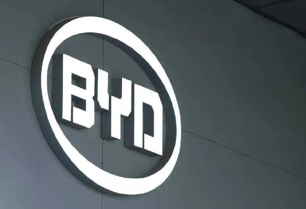 呼声最高！比亚迪“大汉”或成王朝首款D级轿车名图1