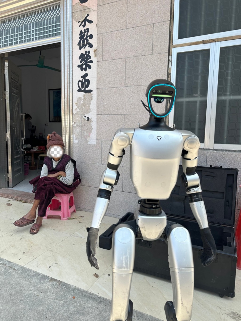 进不了家门的人形机器人，被一只狗给截胡了图2
