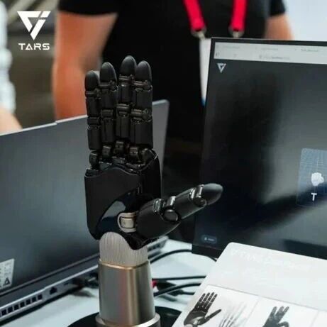 它石智航DexHand灵巧手全球首秀