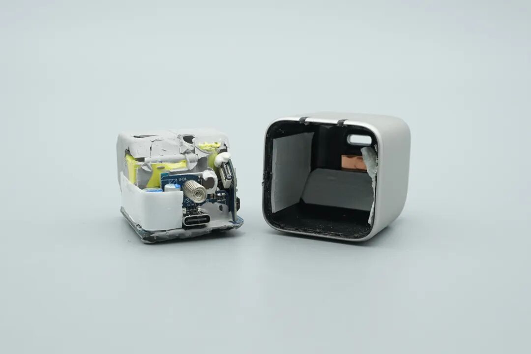 拆解报告：绿联USB-C 45W屏显氮化镓充电器图33