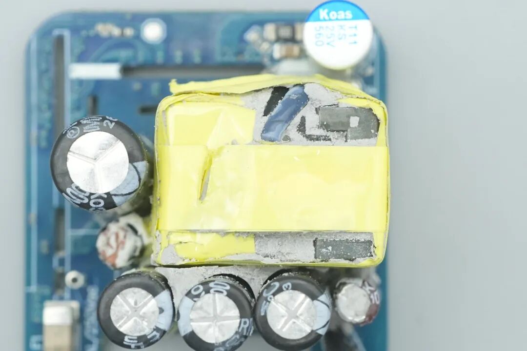 拆解报告：绿联USB-C 45W屏显氮化镓充电器图56