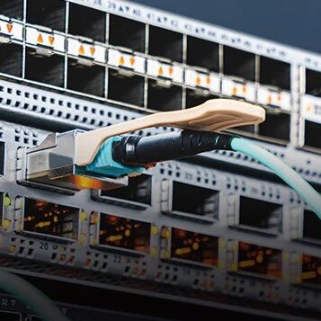 黄仁勋一句话炸出500亿，光模块到底是什么？