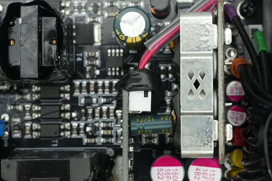拆解报告:致能450W氮化镓TFX PC电源图21