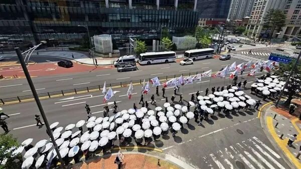 销售岗最安全!Meta裁员8000人,开发岗、管理岗成AI转型最大牺牲品;梁文锋高考状元旧照曝光:不去清华去浙大;微信官宣:朋友圈搜索功能图12